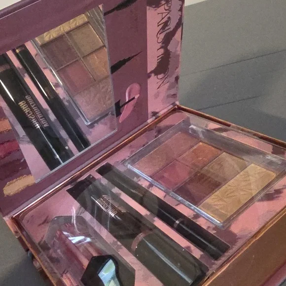 PARUS HILTON NEW Glitz & Glam Complete Eye, Face, And Lip Set - Picture 6 of 10